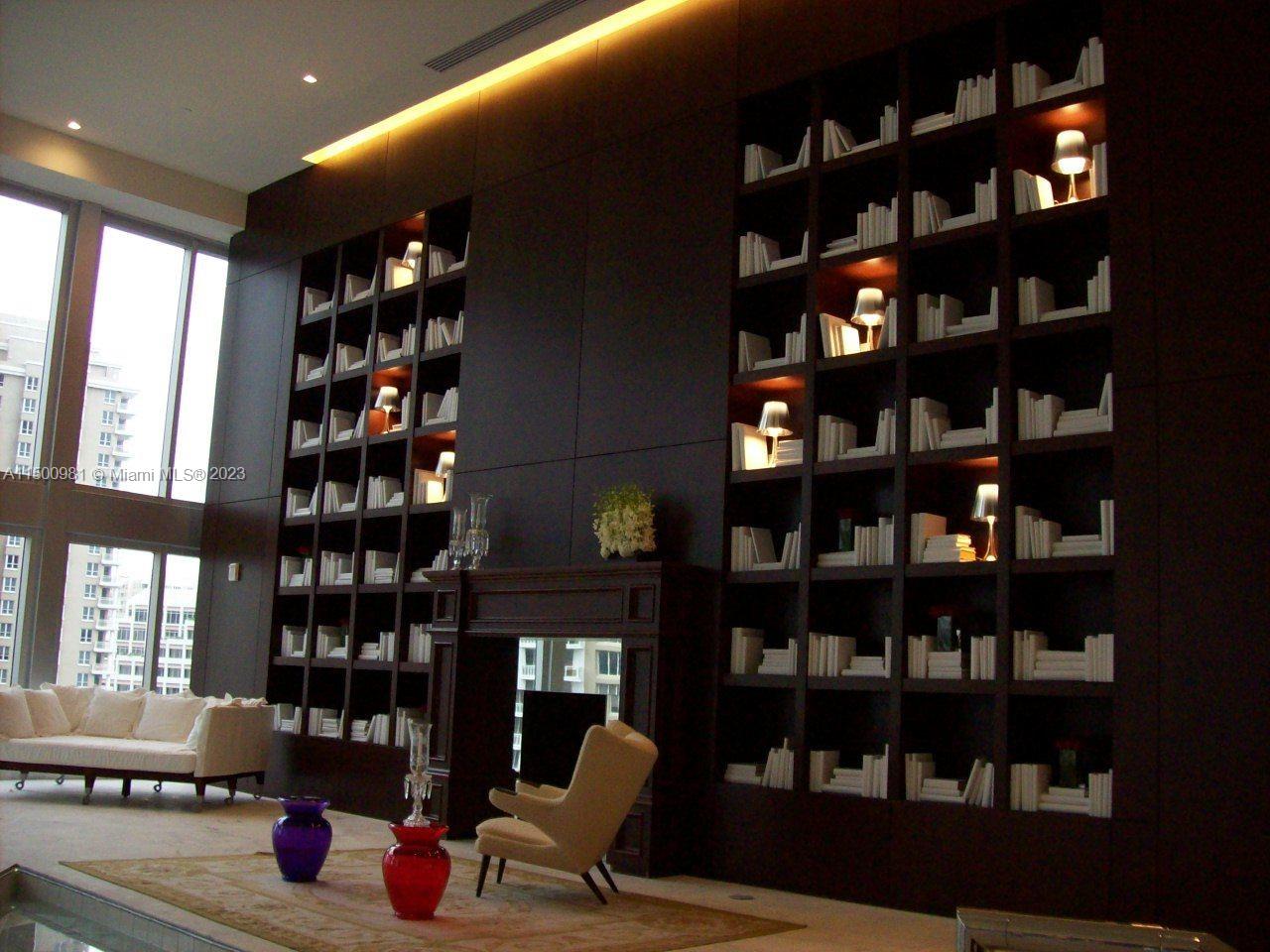 475 Brickell Ave # 1813