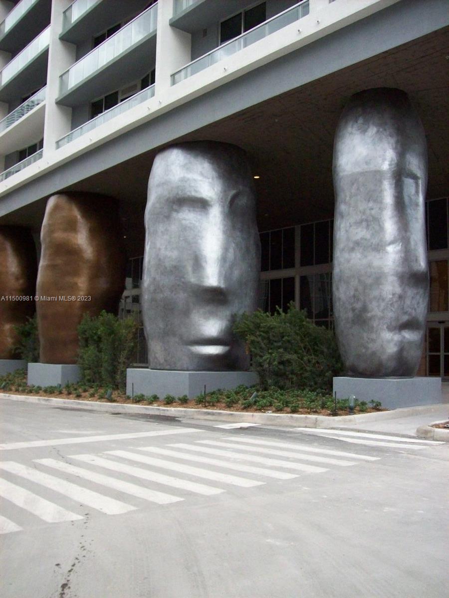 475 Brickell Ave # 1813