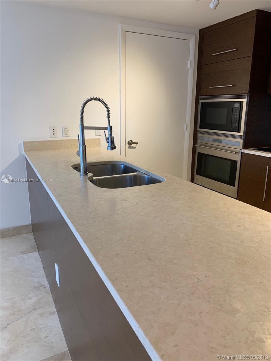 475 Brickell Ave # 1813