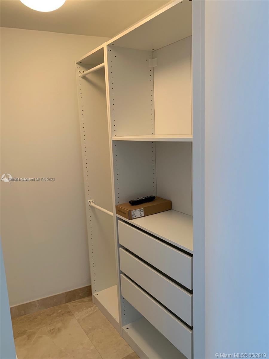 475 Brickell Ave # 1813