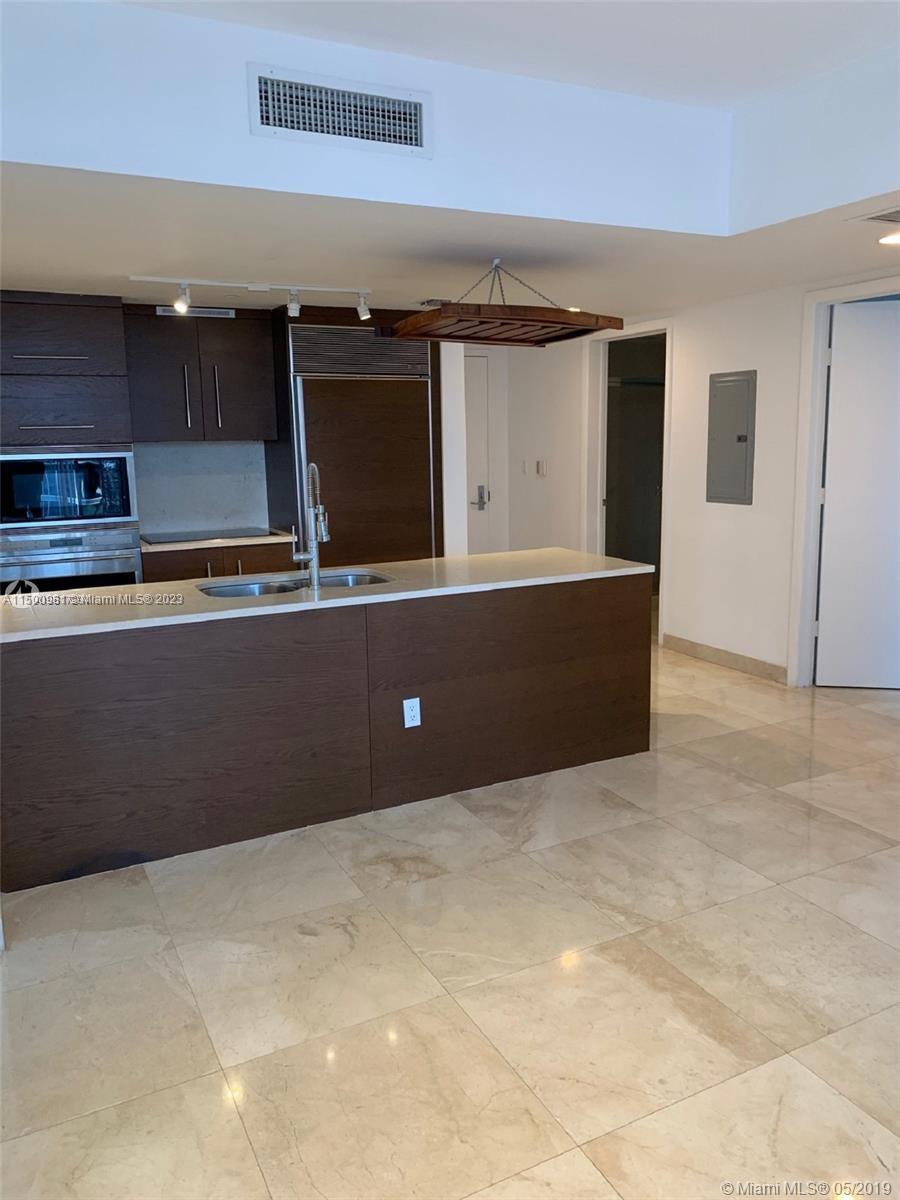 475 Brickell Ave # 1813