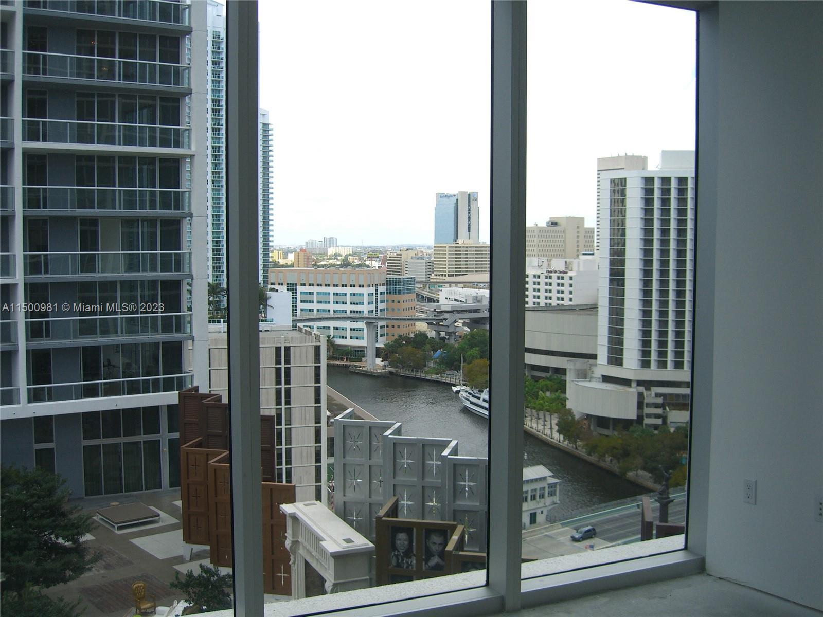 475 Brickell Ave # 1813