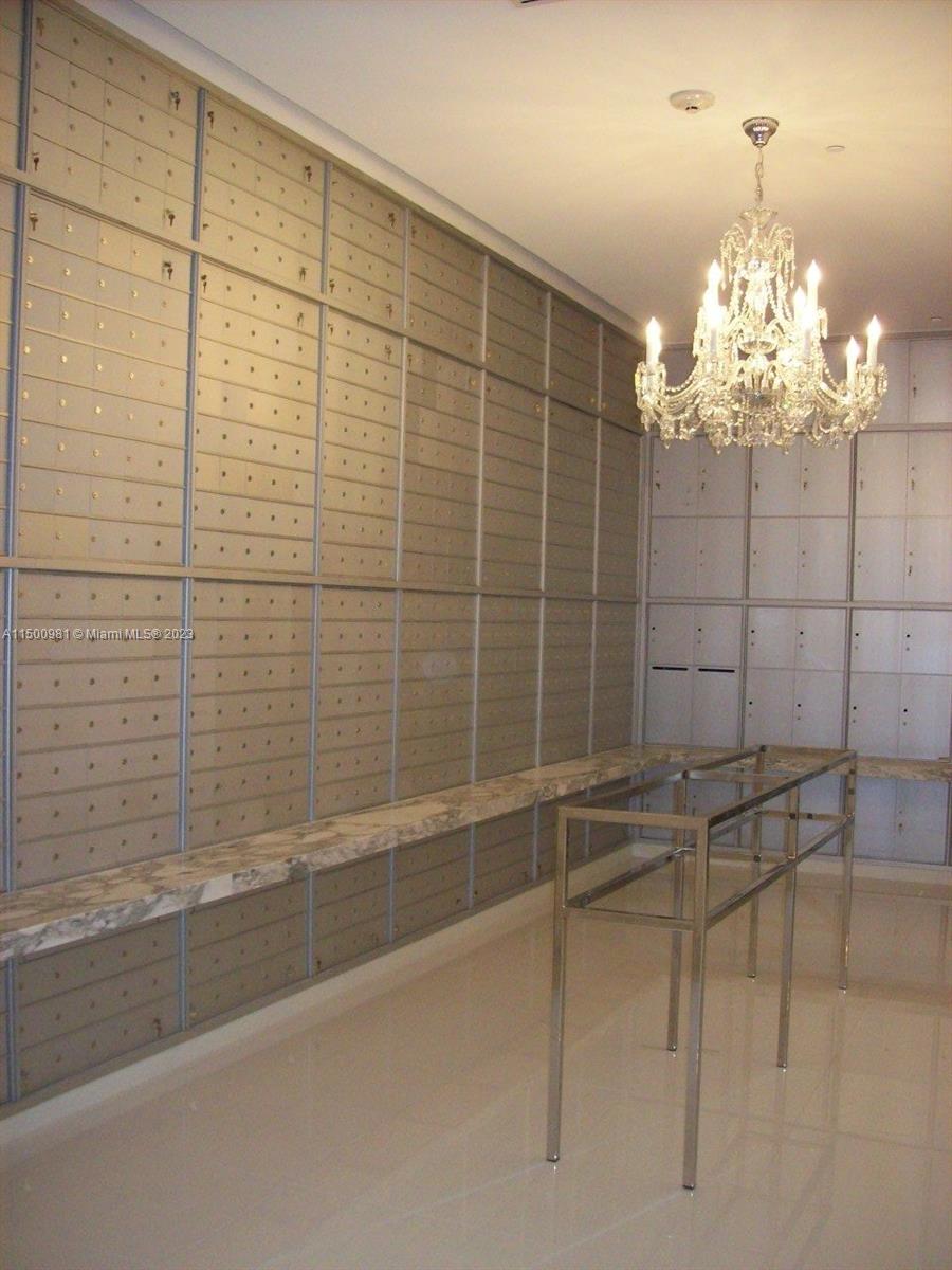 475 Brickell Ave # 1813