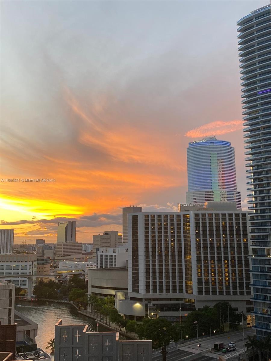 475 Brickell Ave # 1813