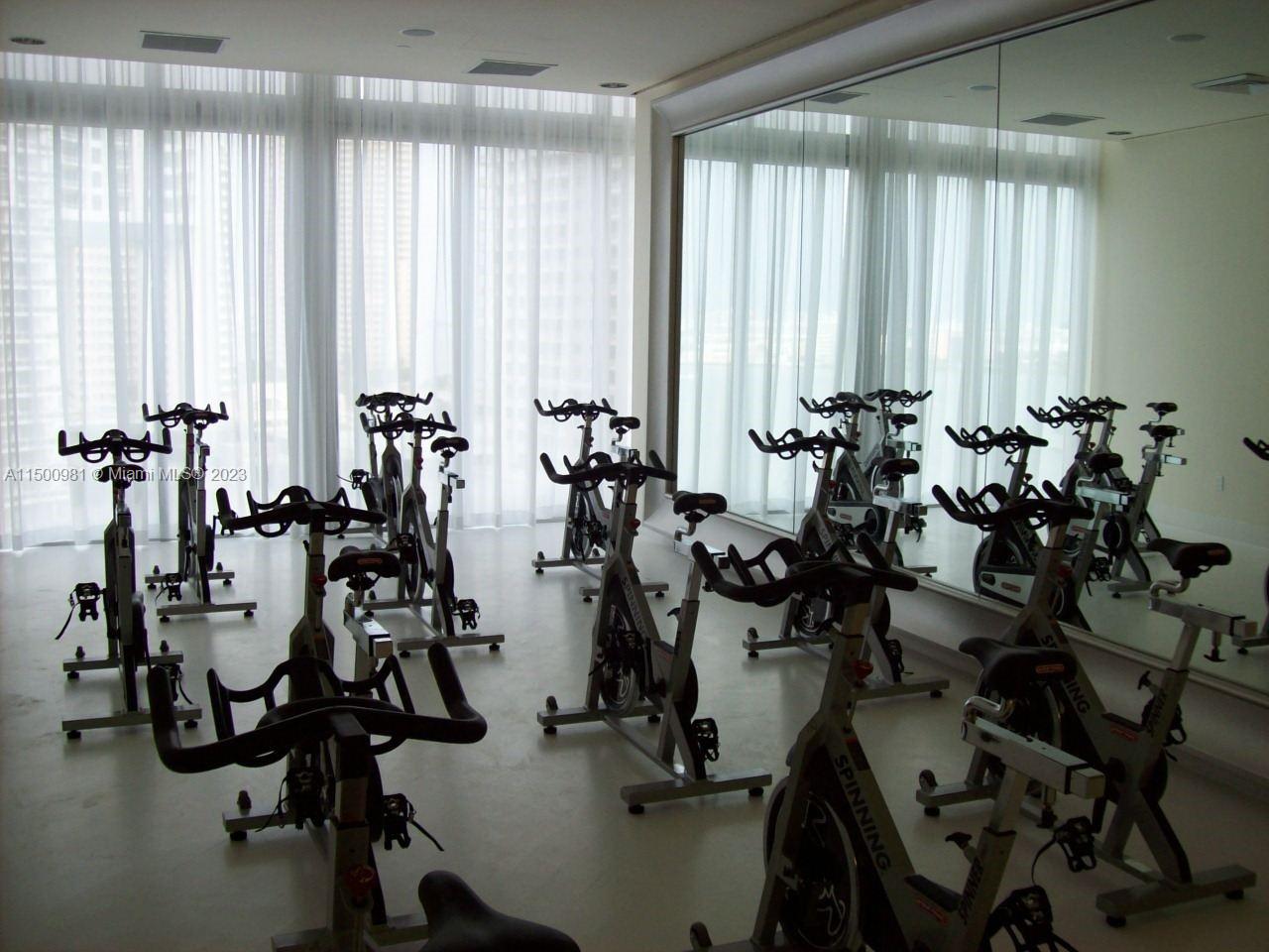 475 Brickell Ave # 1813