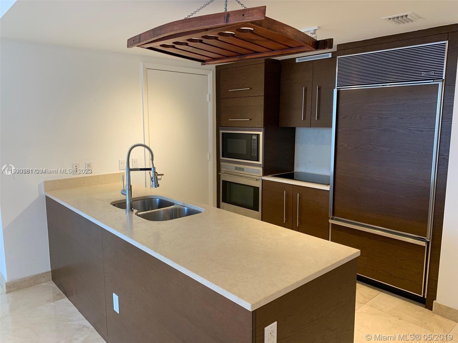 475 Brickell Ave # 1813