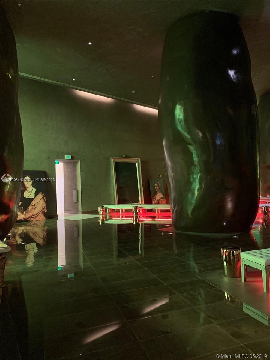 475 Brickell Ave # 1813