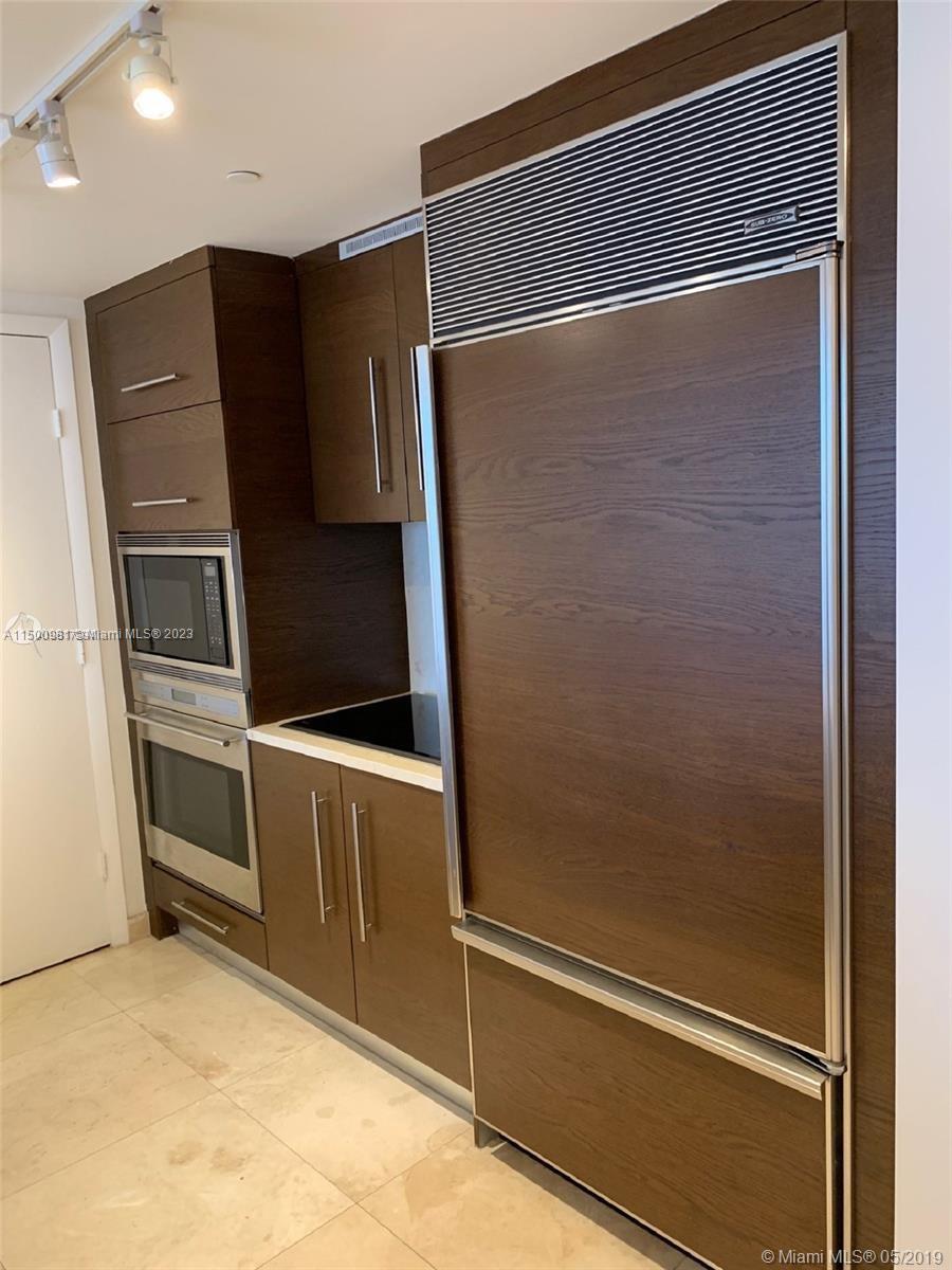 475 Brickell Ave # 1813