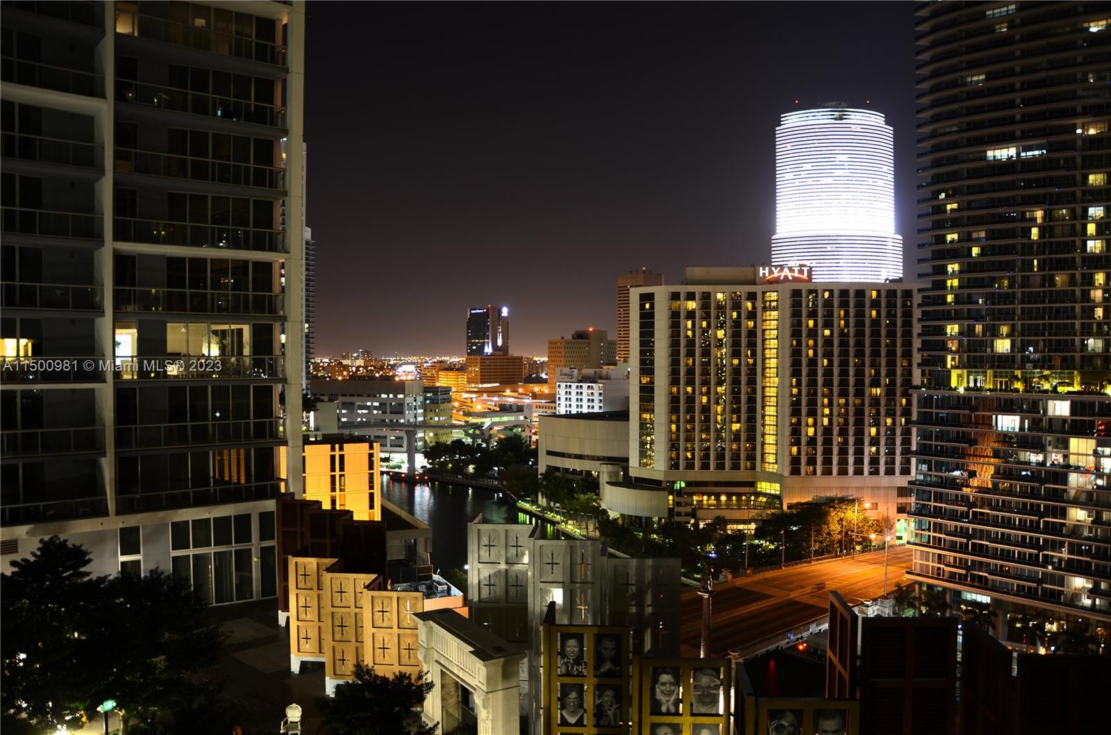 475 Brickell Ave # 1813