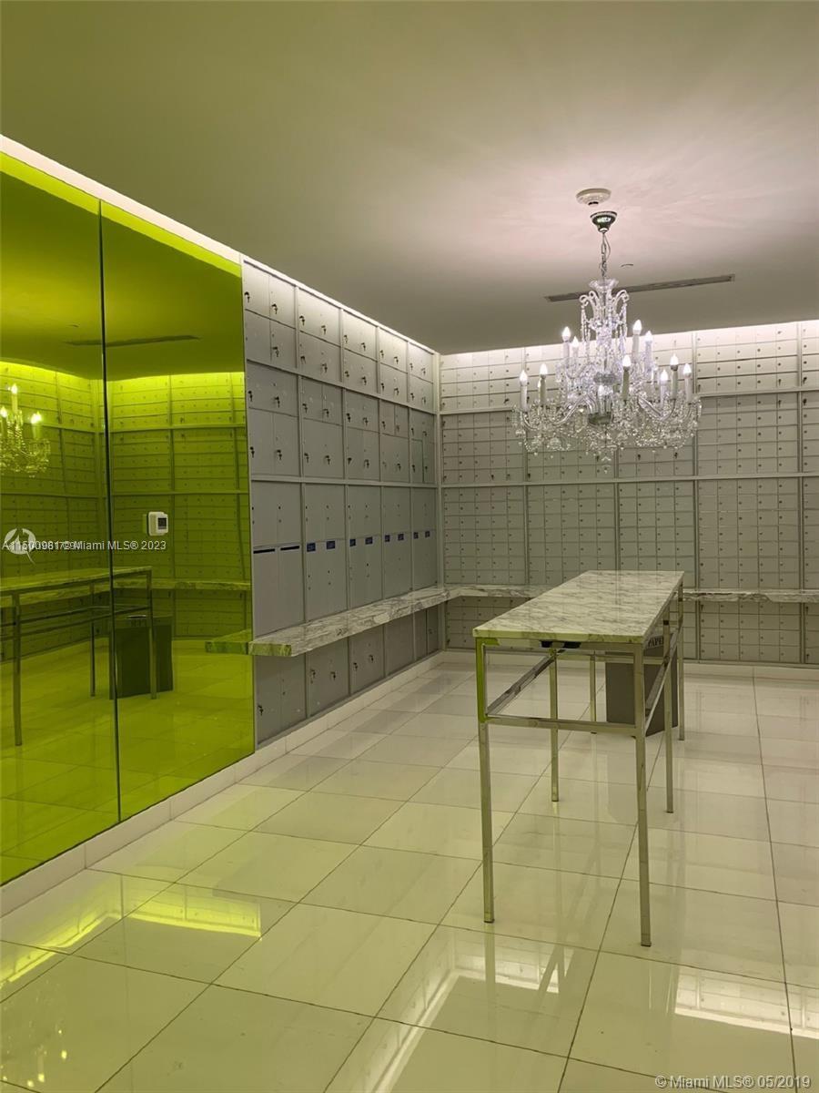 475 Brickell Ave # 1813