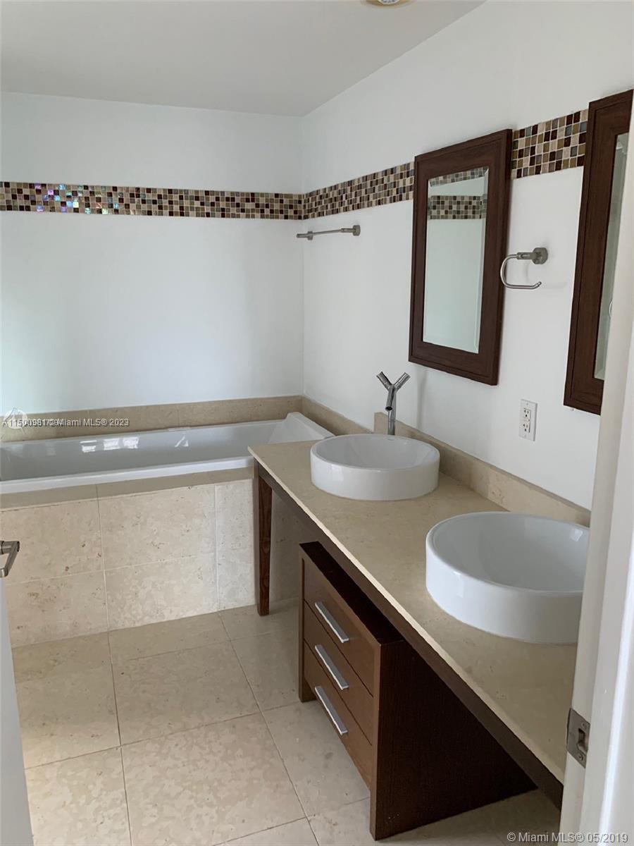 475 Brickell Ave # 1813