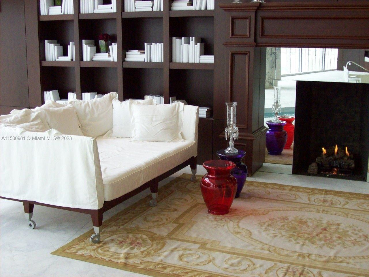 475 Brickell Ave # 1813