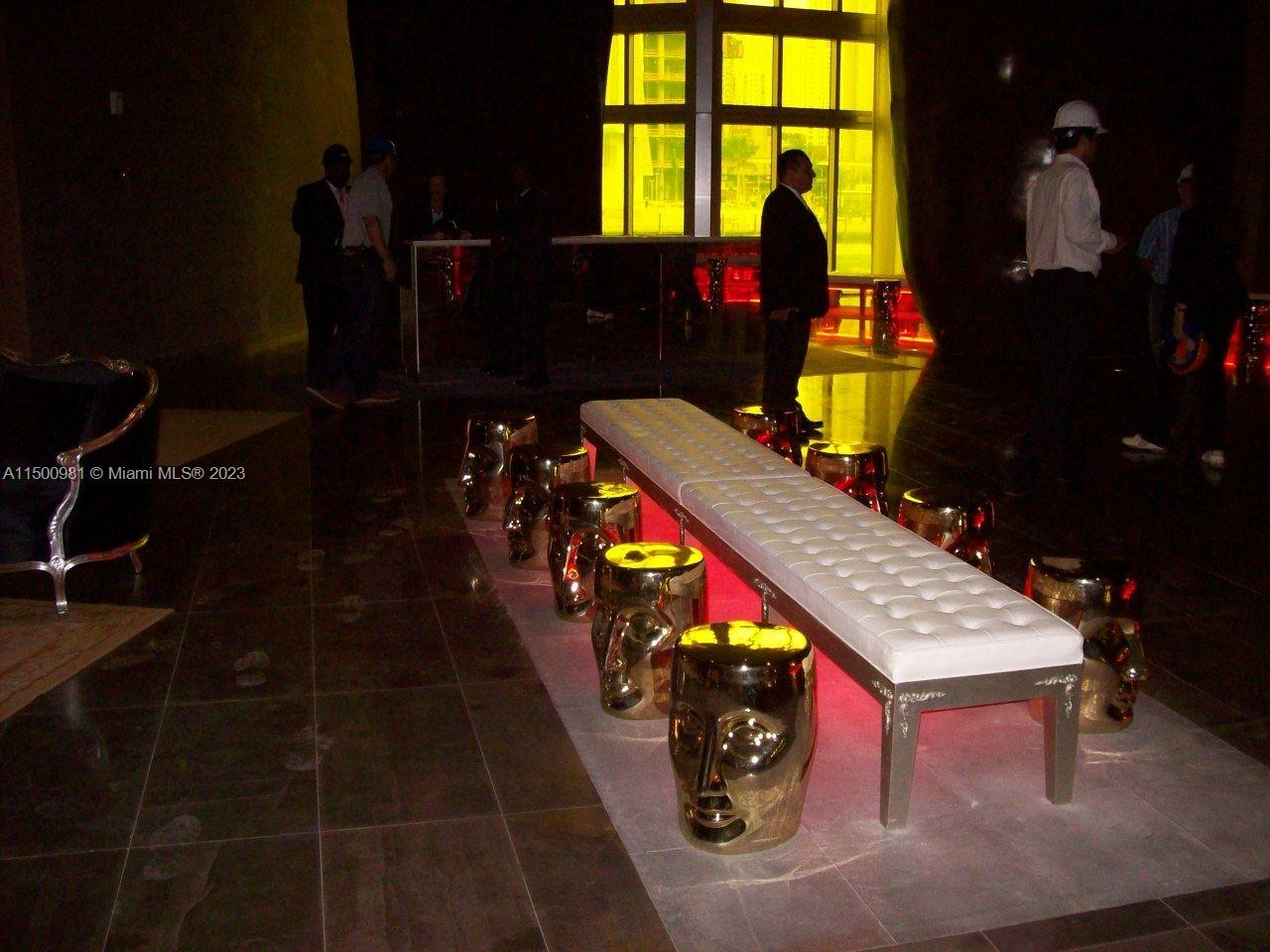 475 Brickell Ave # 1813