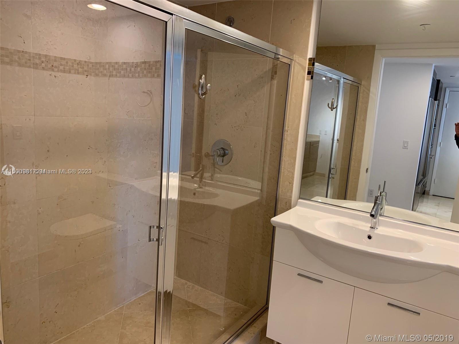 475 Brickell Ave # 1813