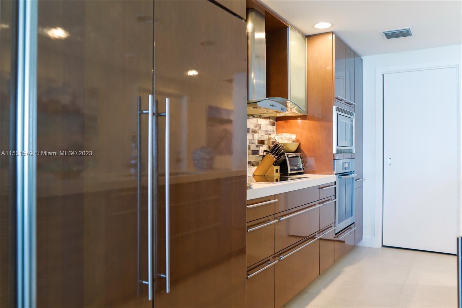 3801 Collins Ave # 903