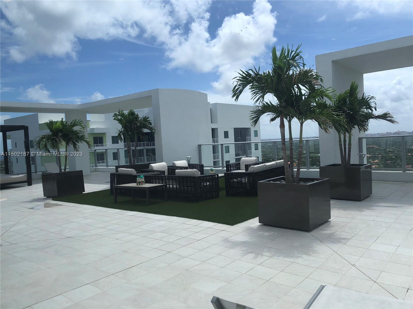 1010 SW 2nd Ave # 1402