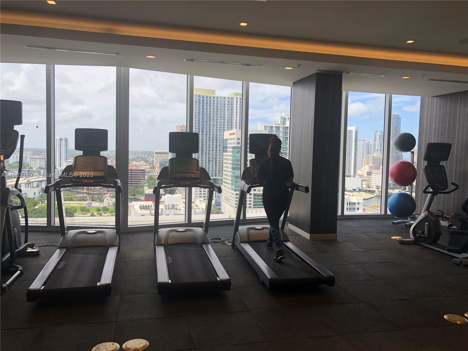 1010 SW 2nd Ave # 1402