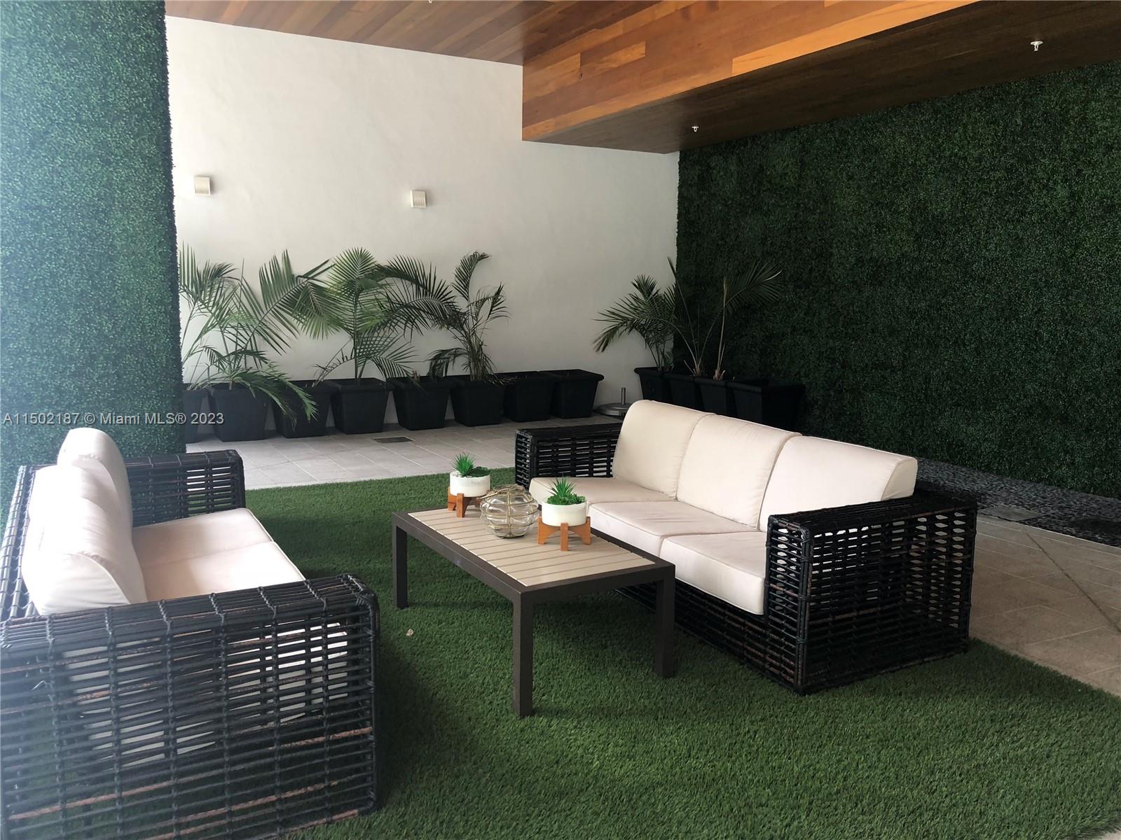 1010 SW 2nd Ave # 1402