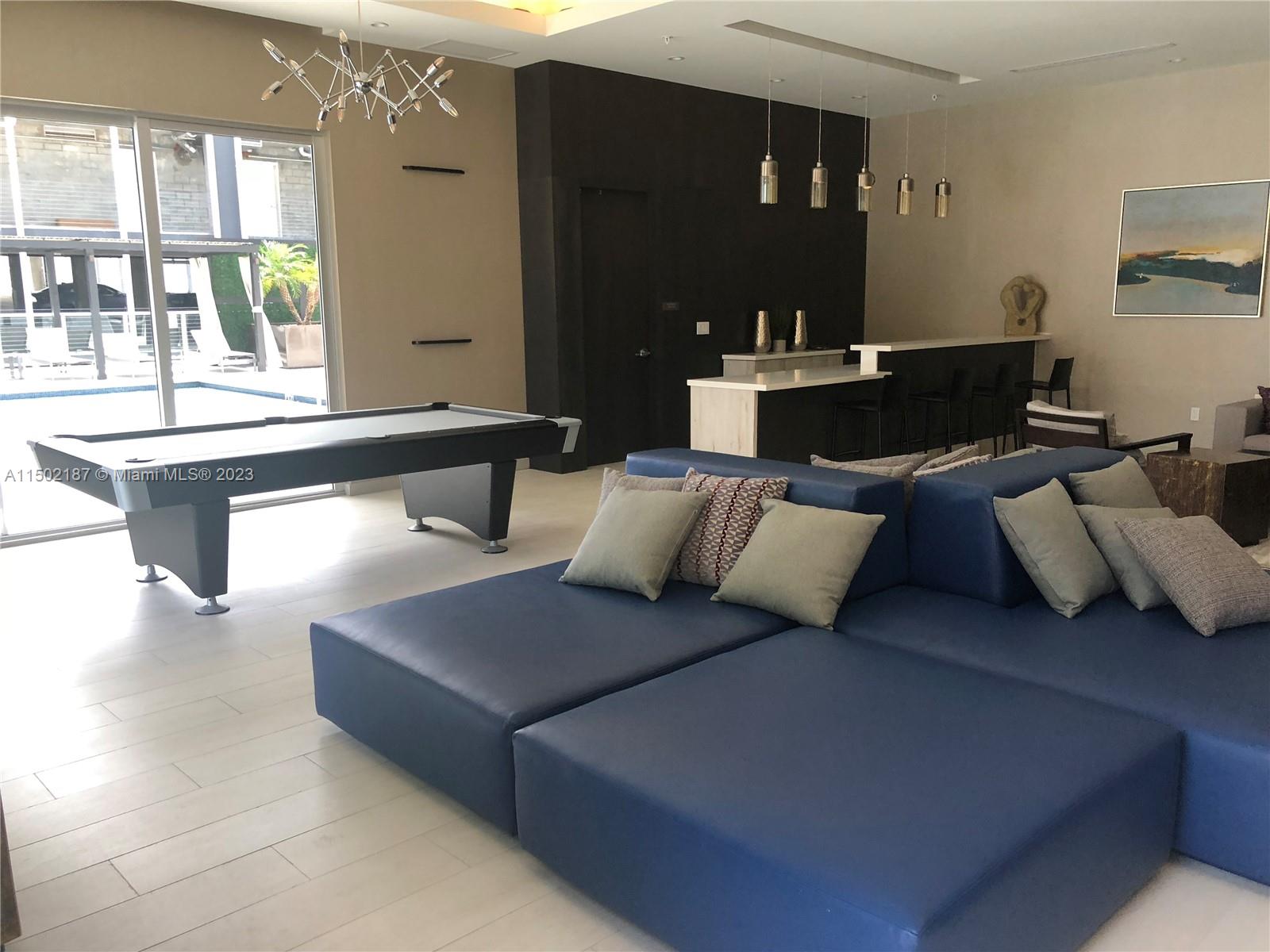 1010 SW 2nd Ave # 1402