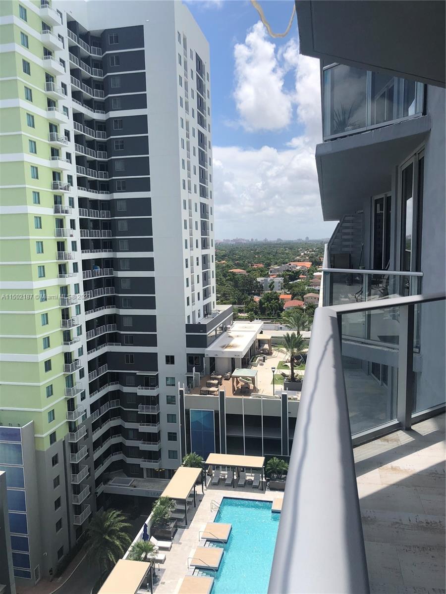 1010 SW 2nd Ave # 1402