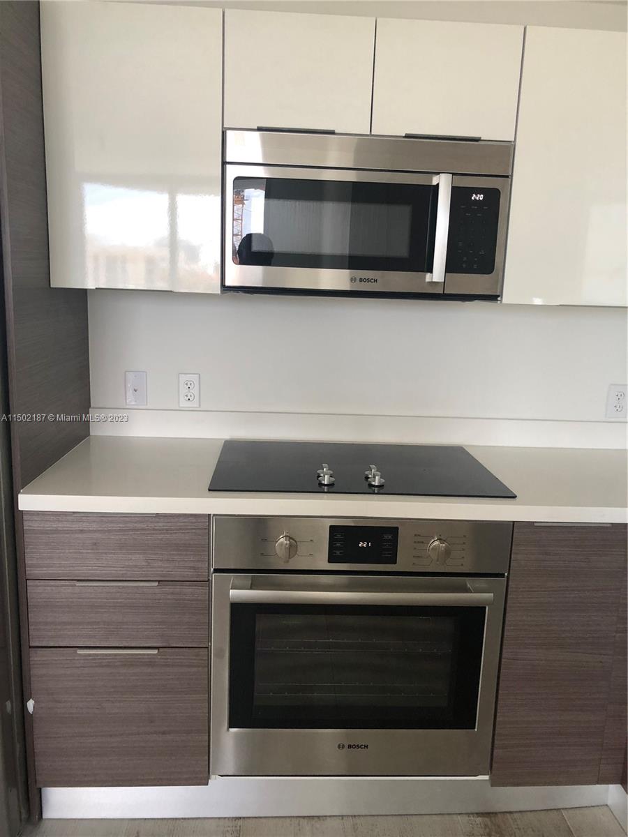 1010 SW 2nd Ave # 1402