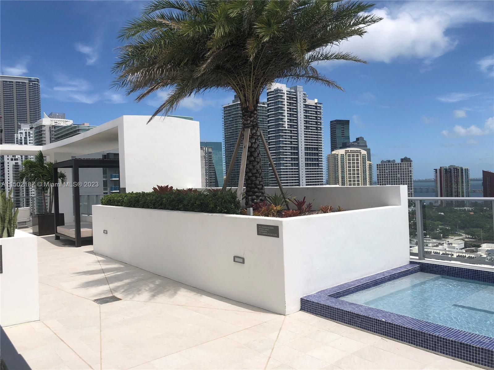 1010 SW 2nd Ave # 1402