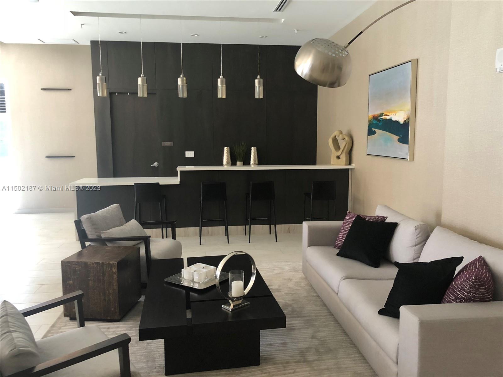 1010 SW 2nd Ave # 1402