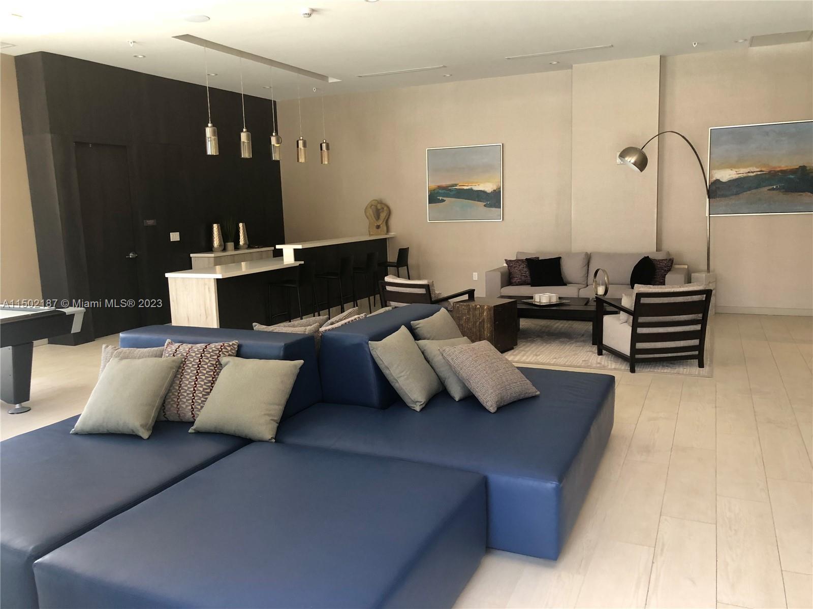 1010 SW 2nd Ave # 1402