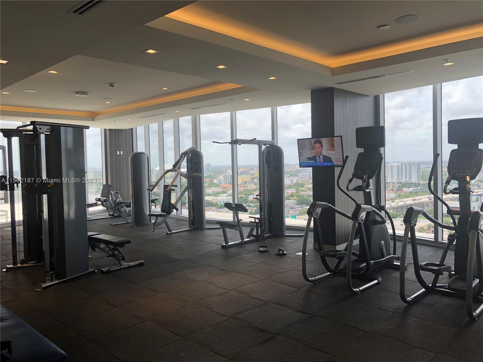 1010 SW 2nd Ave # 1402