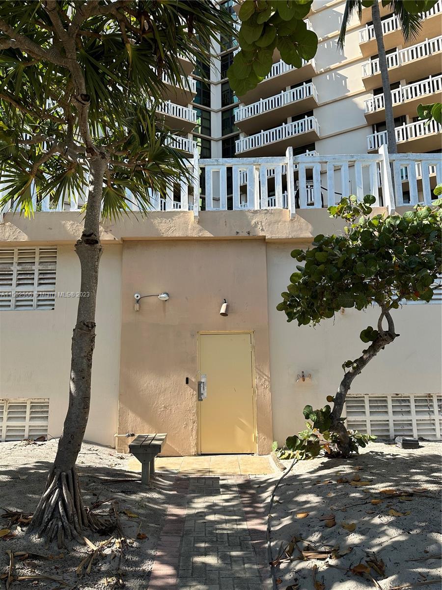 1111 Crandon Blvd # B105