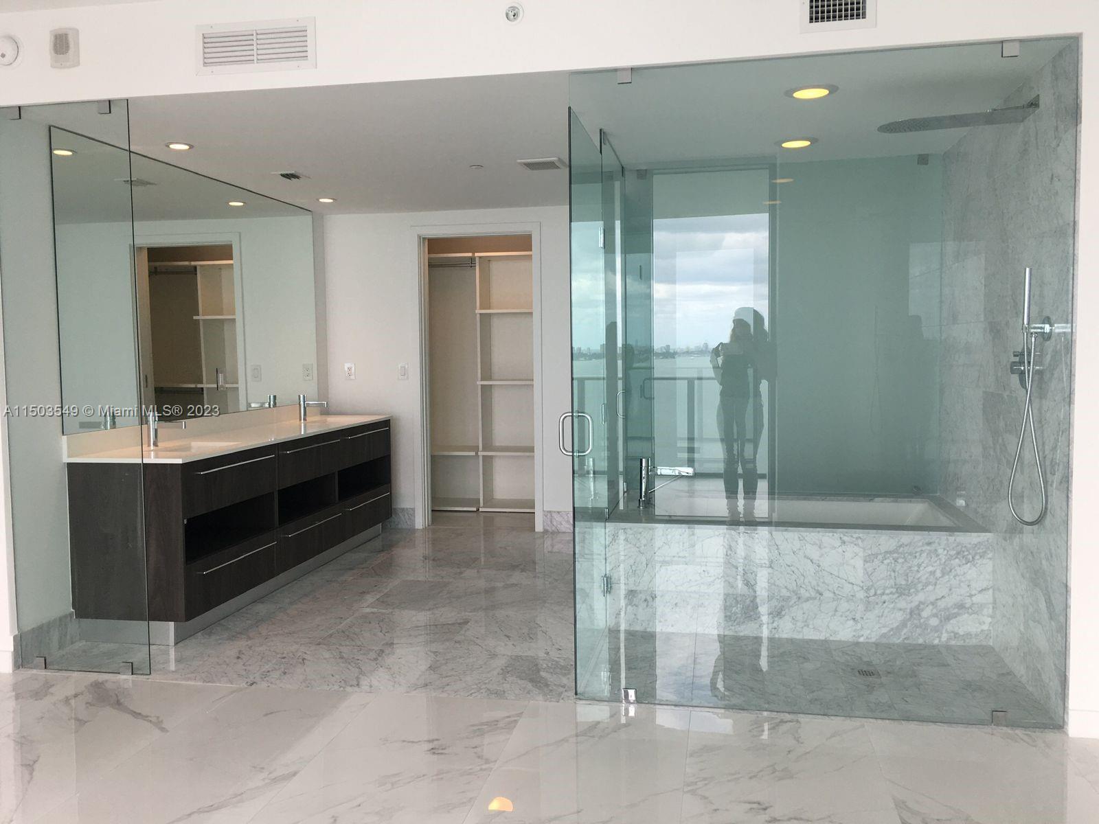 3131 NE 7th Ave # 2002