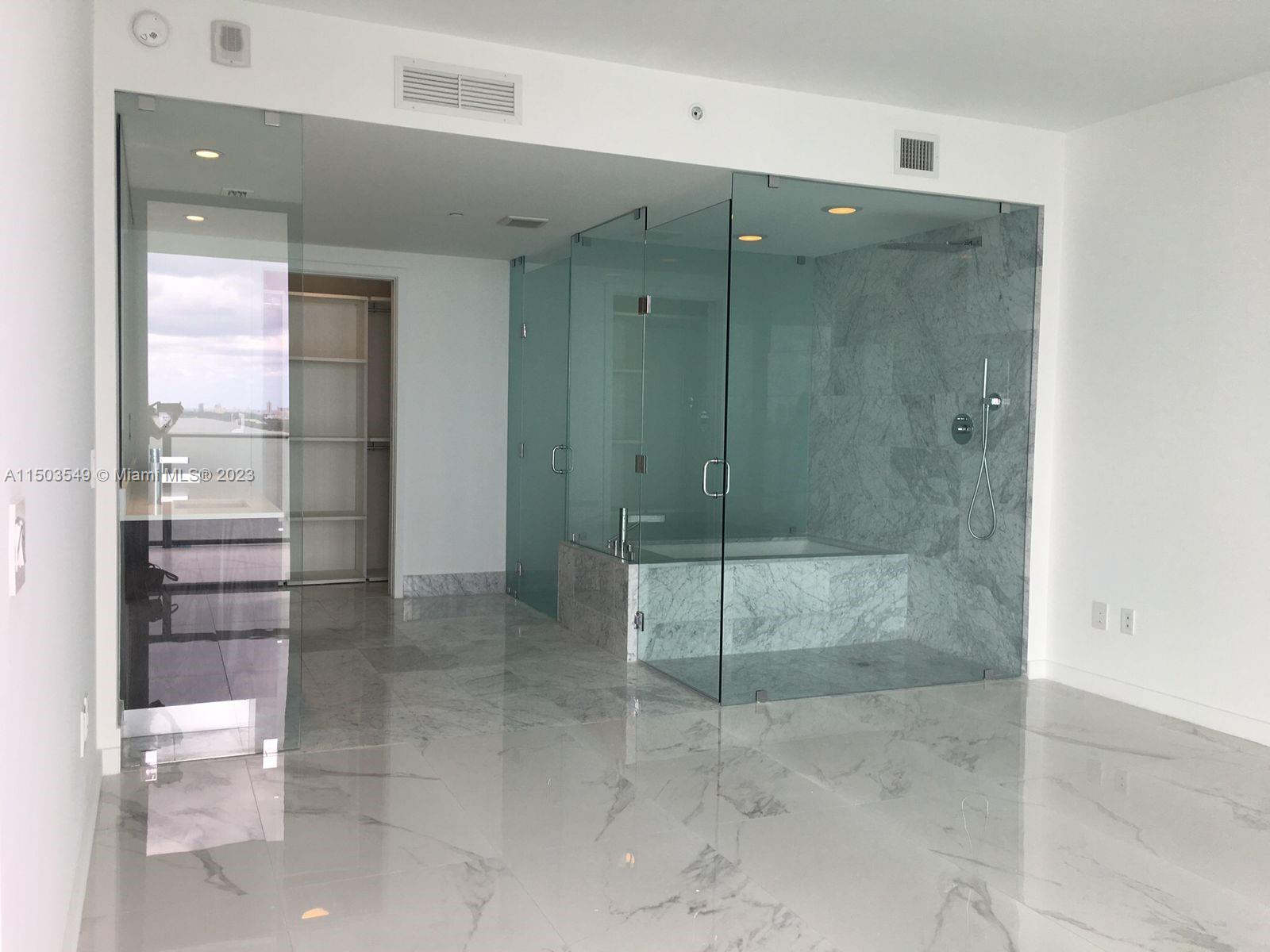 3131 NE 7th Ave # 2002