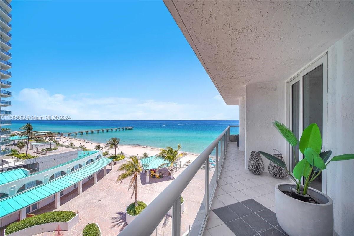 16425 Collins Ave # 816