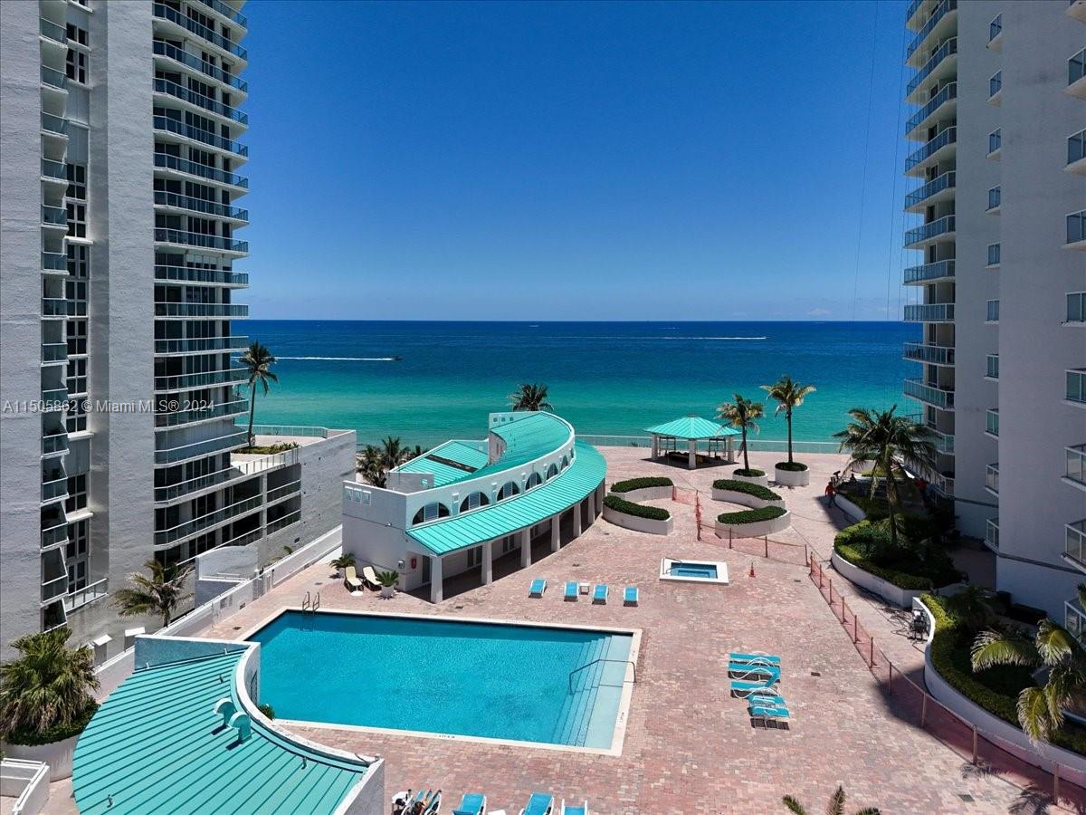 16425 Collins Ave # 816