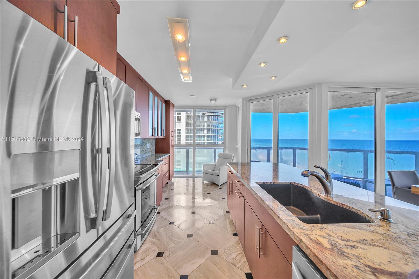 16425 Collins Ave # 816