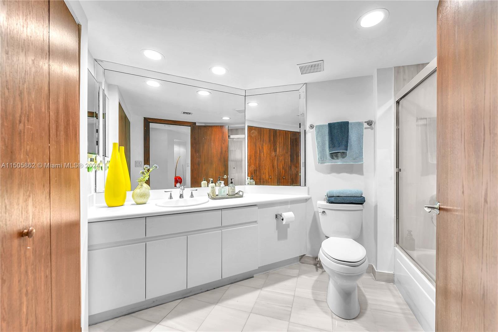 16425 Collins Ave # 816
