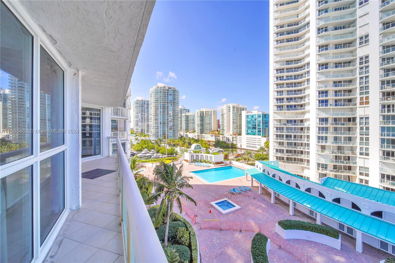 16425 Collins Ave # 816