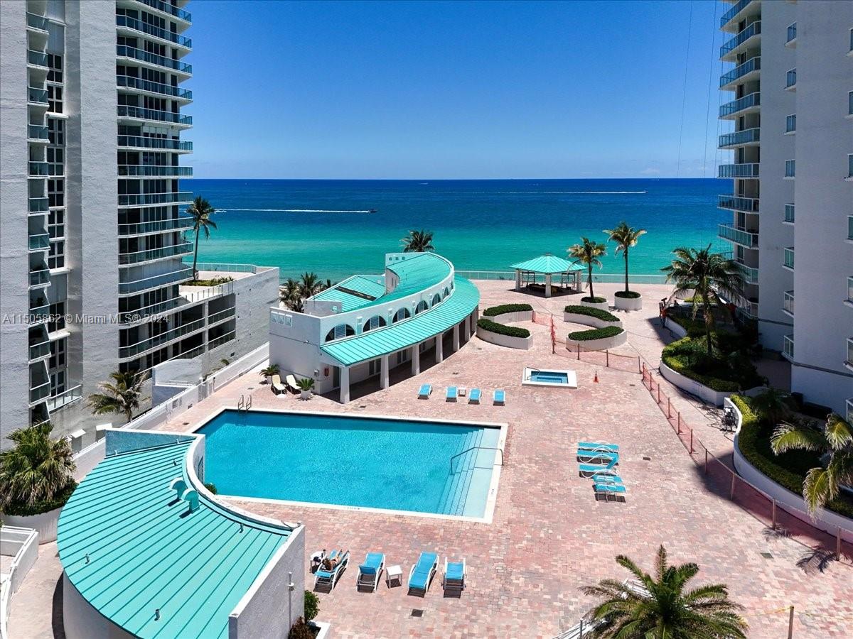 16425 Collins Ave # 816