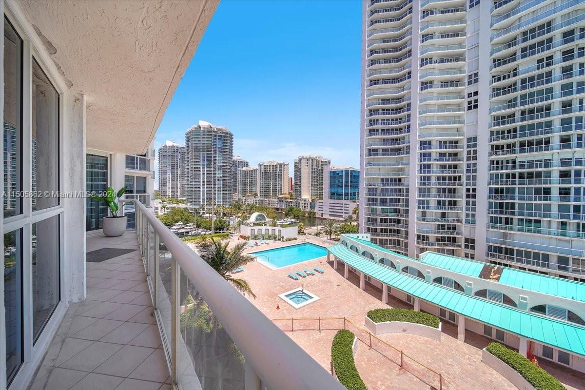 16425 Collins Ave # 816