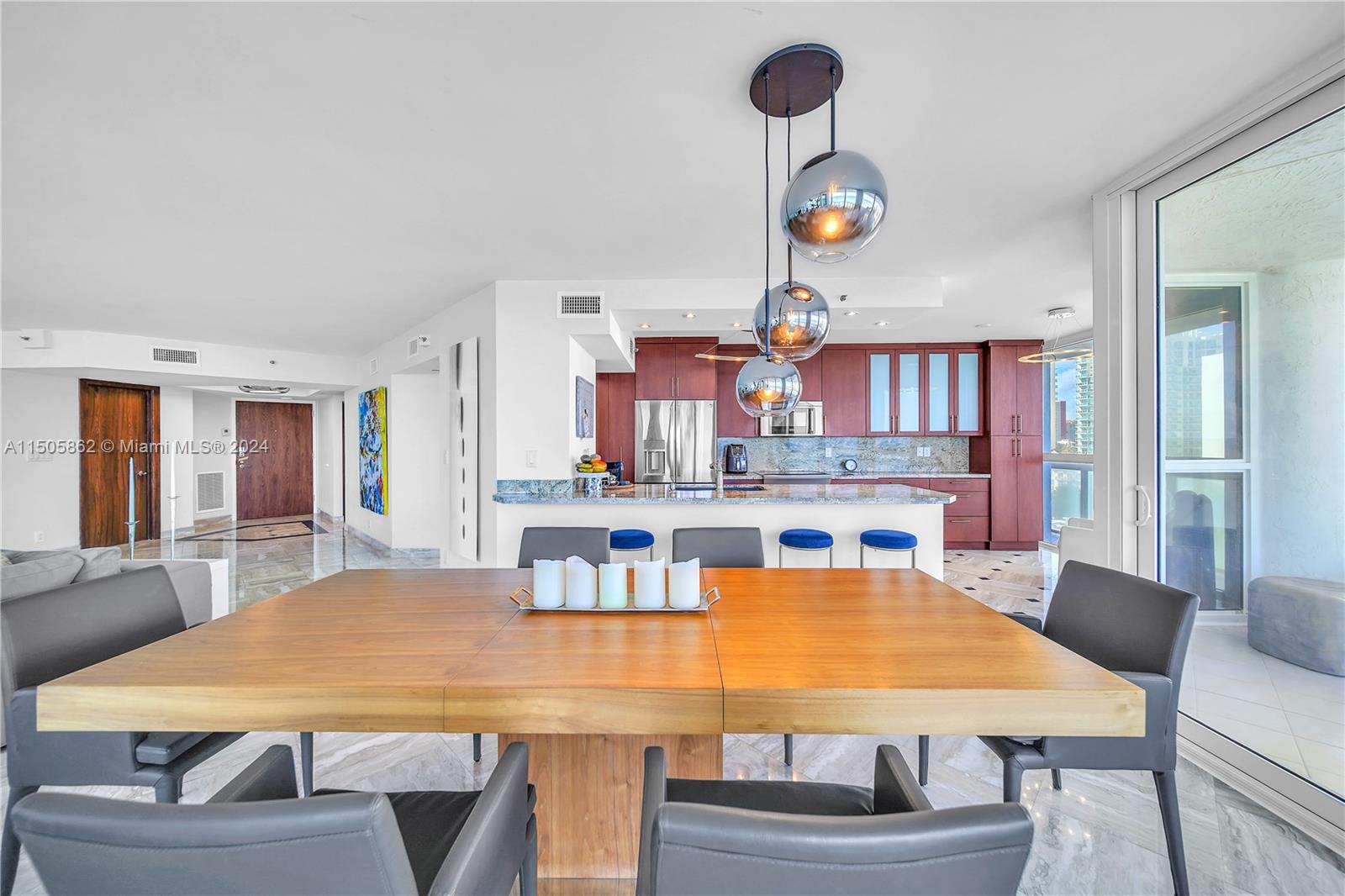 16425 Collins Ave # 816