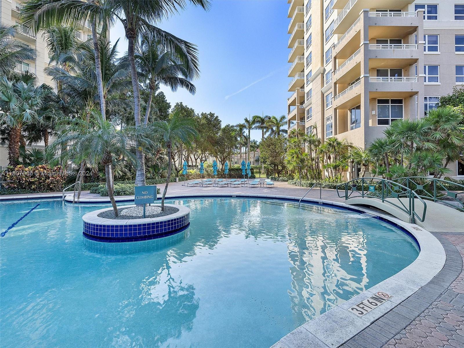19501 W Country Club Dr # 2102