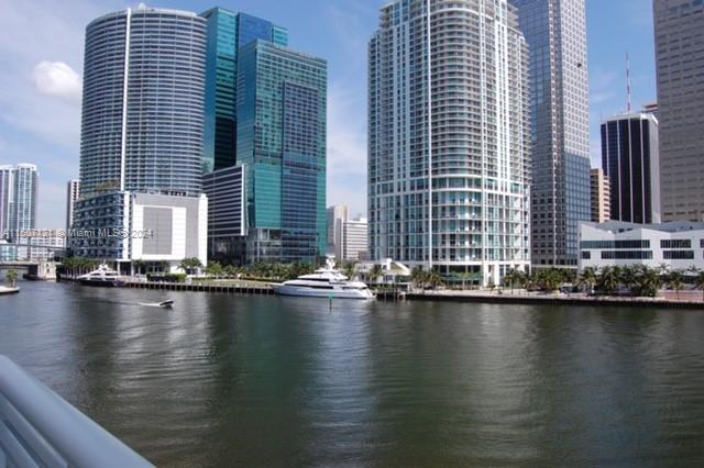 900 Brickell Key Blvd # 401