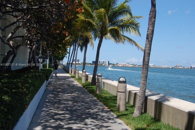 900 Brickell Key Blvd # 401