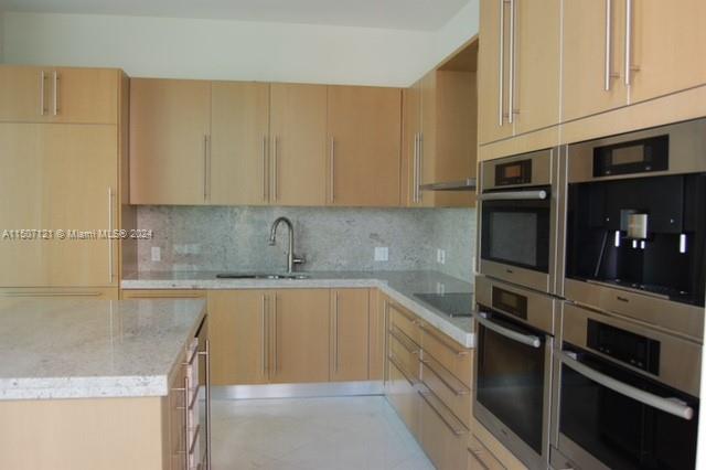900 Brickell Key Blvd # 401
