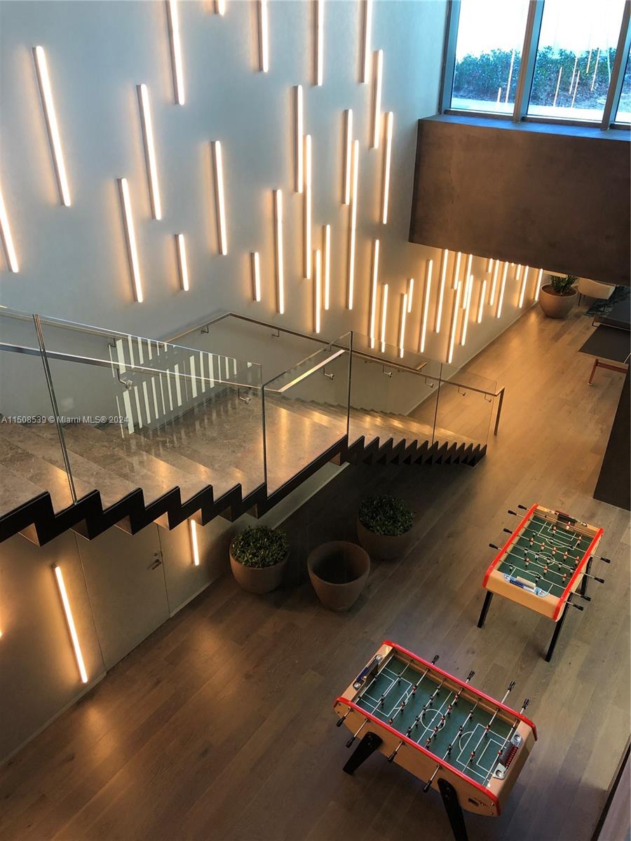 480 NE 31st St # 2106