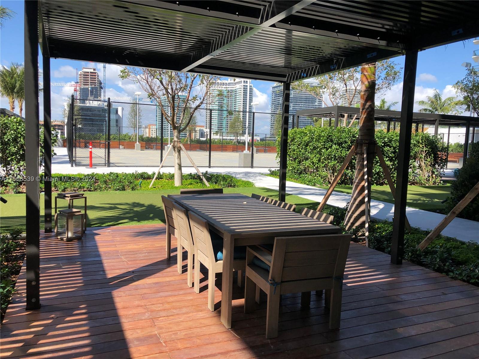 480 NE 31st St # 2106