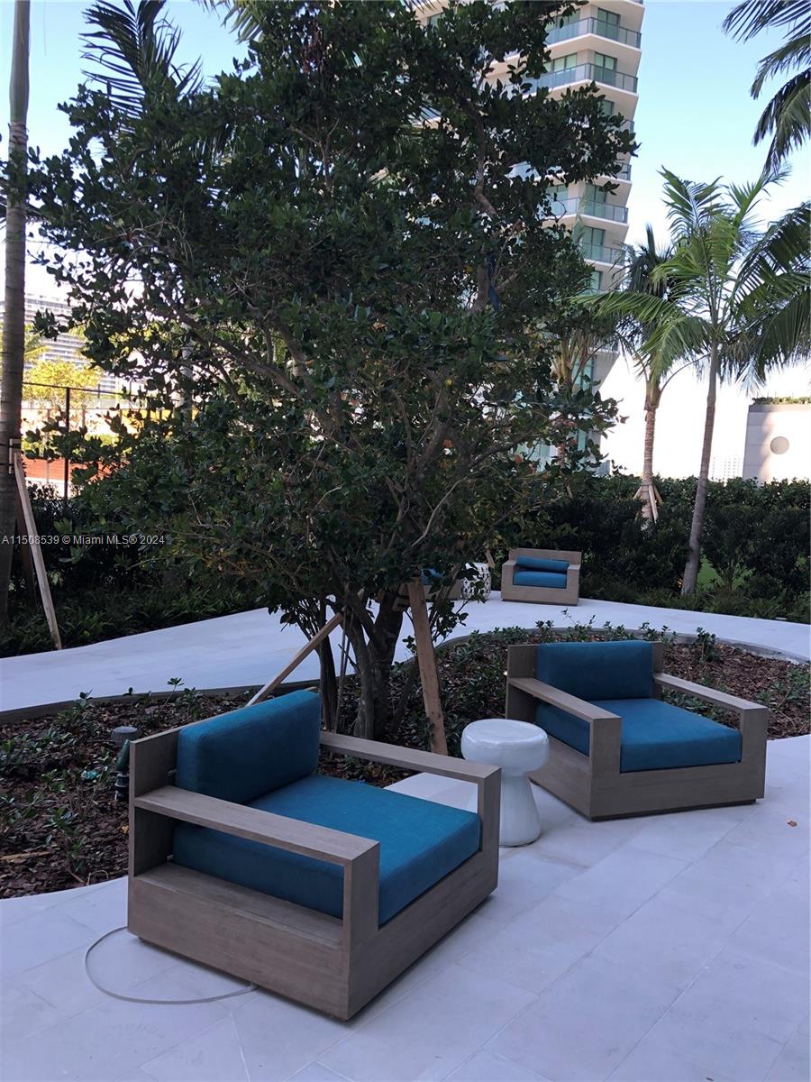 480 NE 31st St # 2106