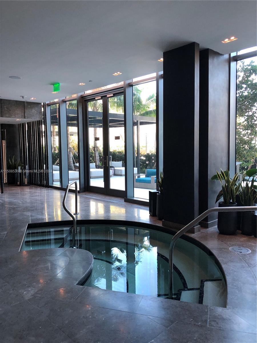 480 NE 31st St # 2106