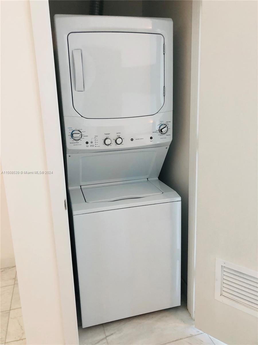 480 NE 31st St # 2106