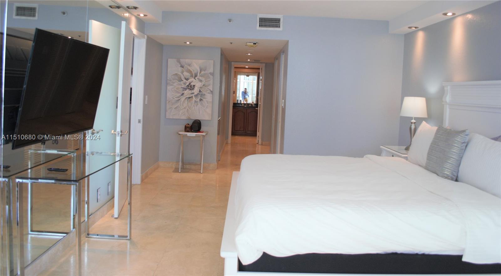 1717 N Bayshore Dr # 2446 Unit: A-2446